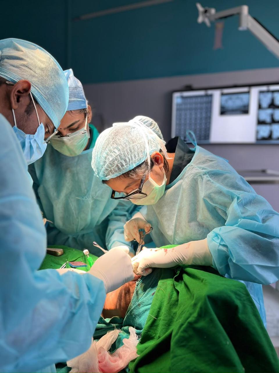 Surgical precision and delicate closure in maxillofacial surgery